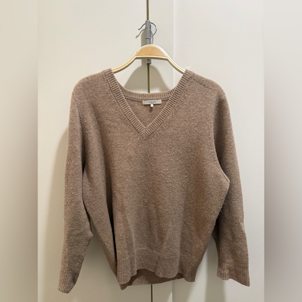 Almina Merino Wool Brown Women's V-Neck Sweater in Brown